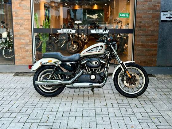 HARLEY-DAVIDSON SPORTSTER XL 883 R 